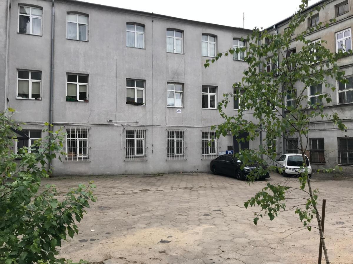 Studio Black And White Apartment Lodź Bagian luar foto
