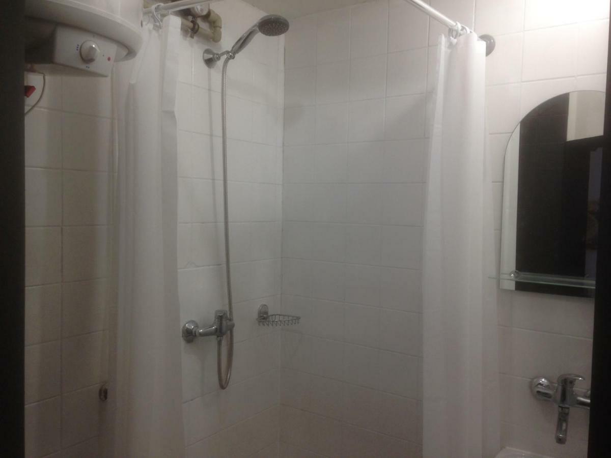 Studio Black And White Apartment Lodź Bagian luar foto
