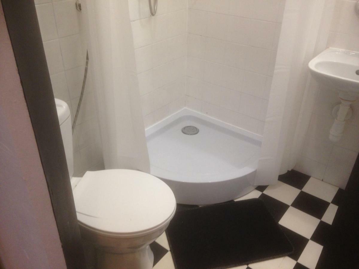 Studio Black And White Apartment Lodź Bagian luar foto