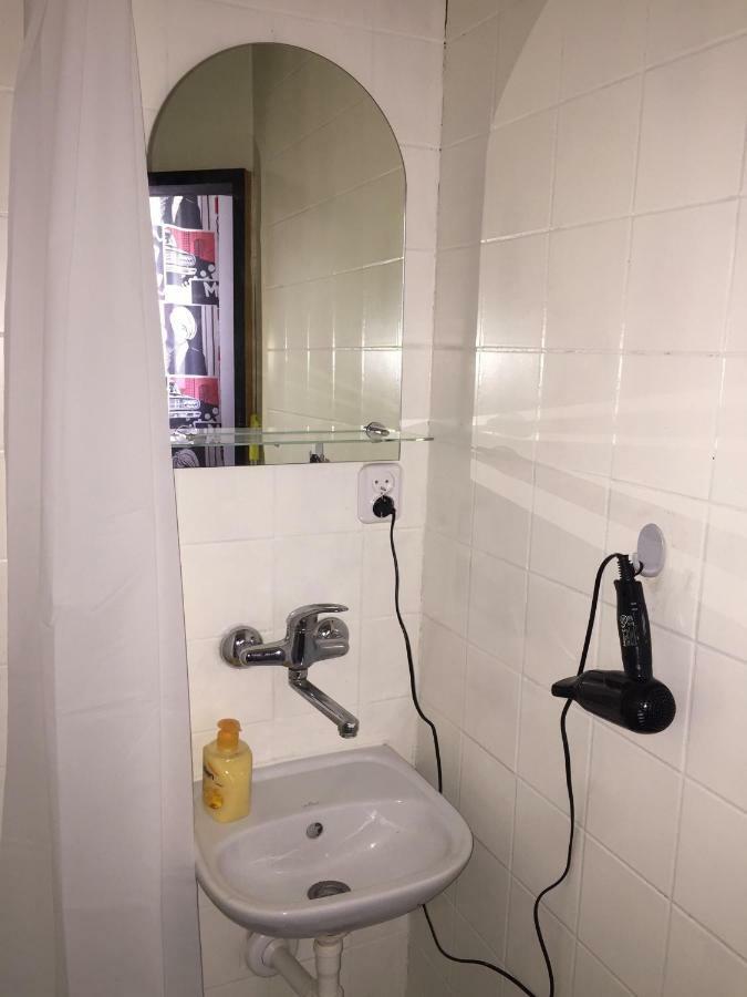 Studio Black And White Apartment Lodź Bagian luar foto